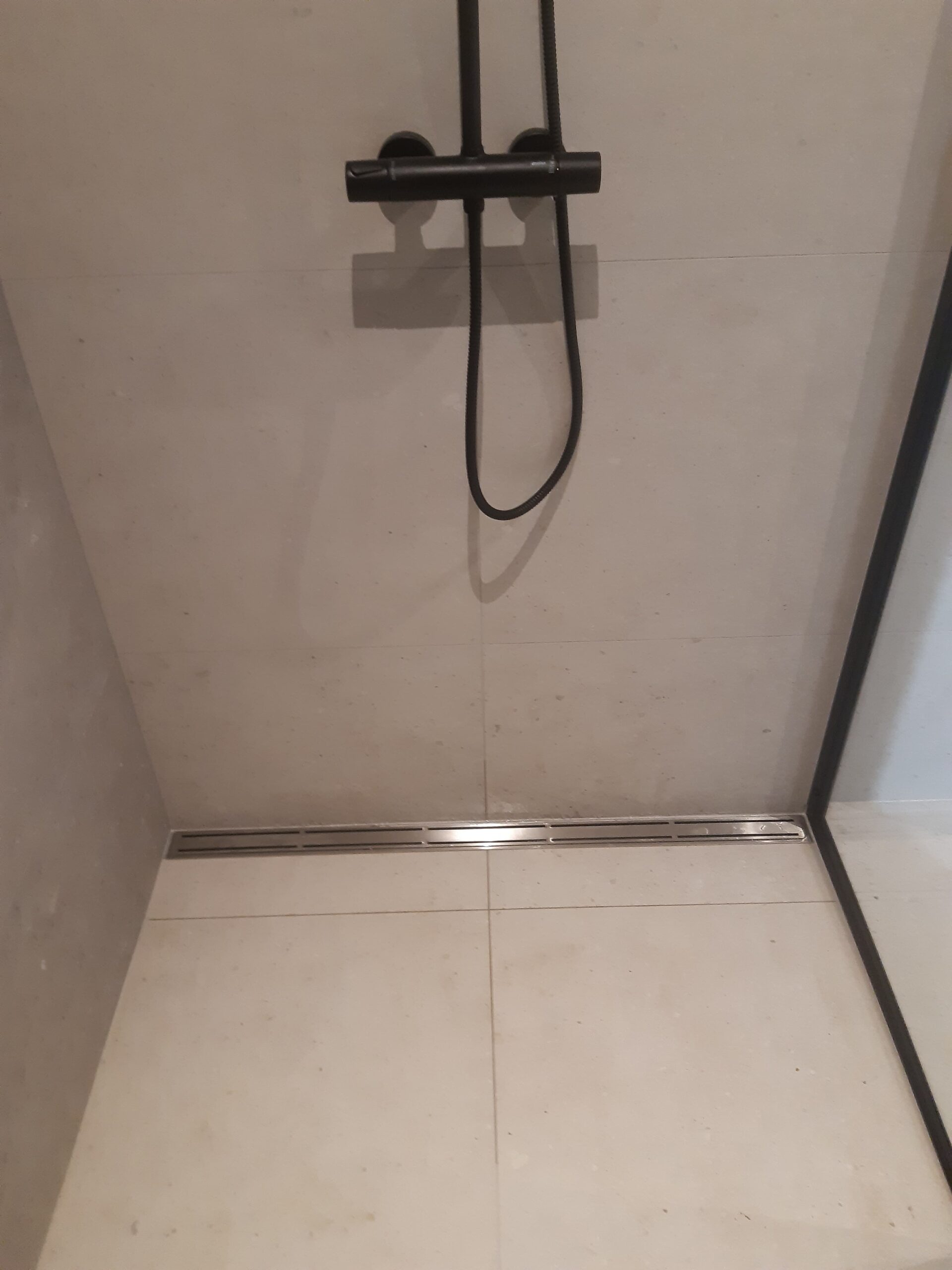 Kylpyhuoneremontti — vesieristys ja laatoitus