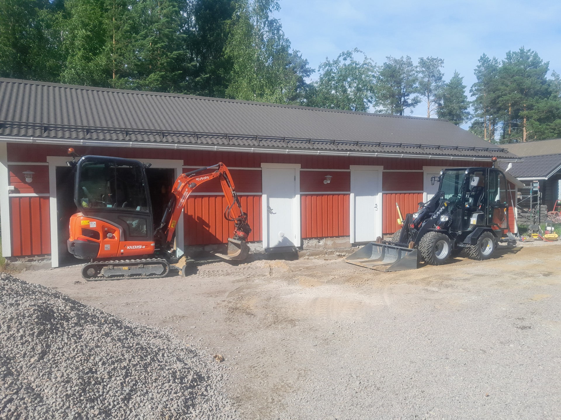 Kivipatio kylpytynnyrin alle