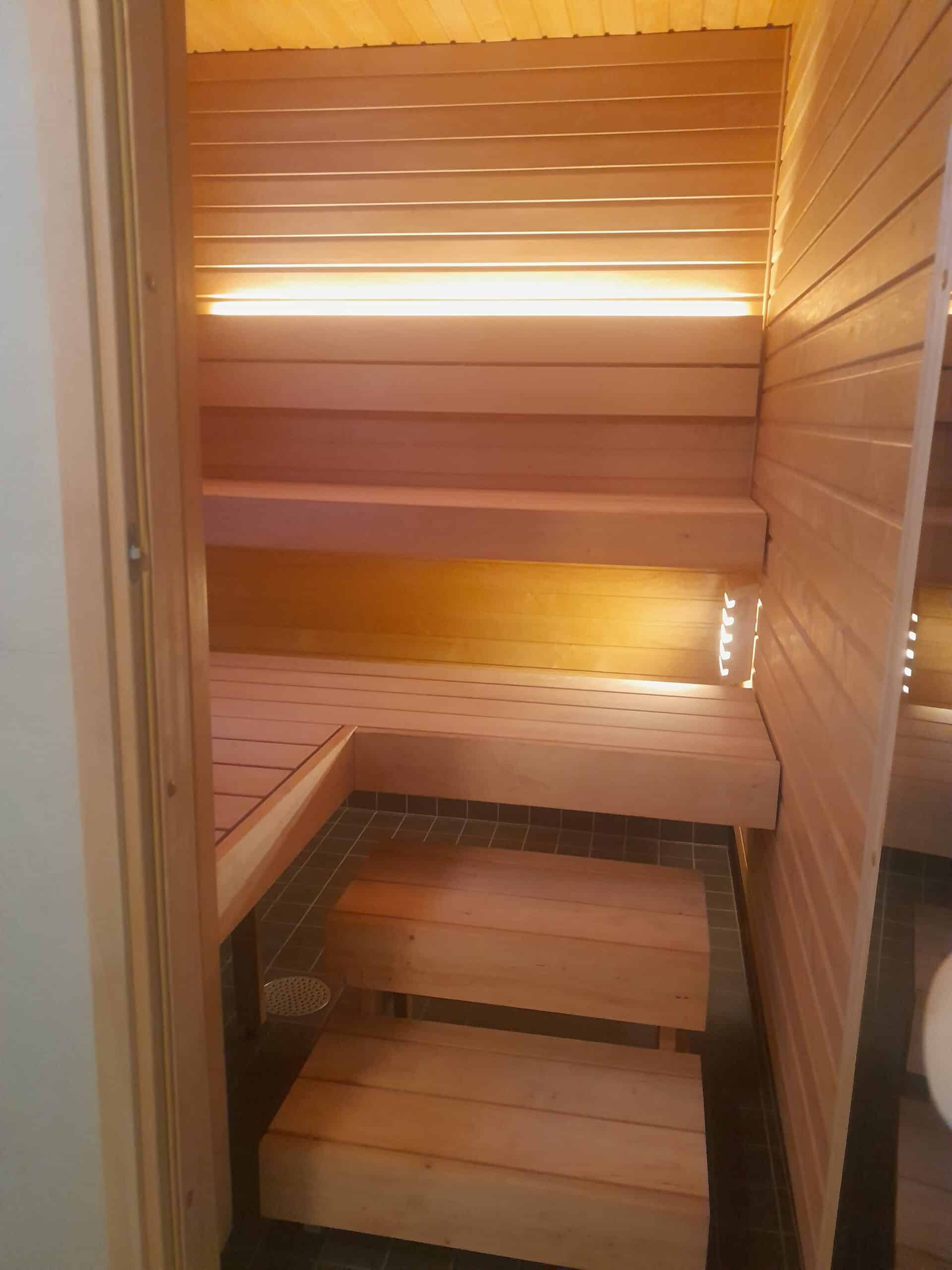 Saunaremontti valaistuksineen