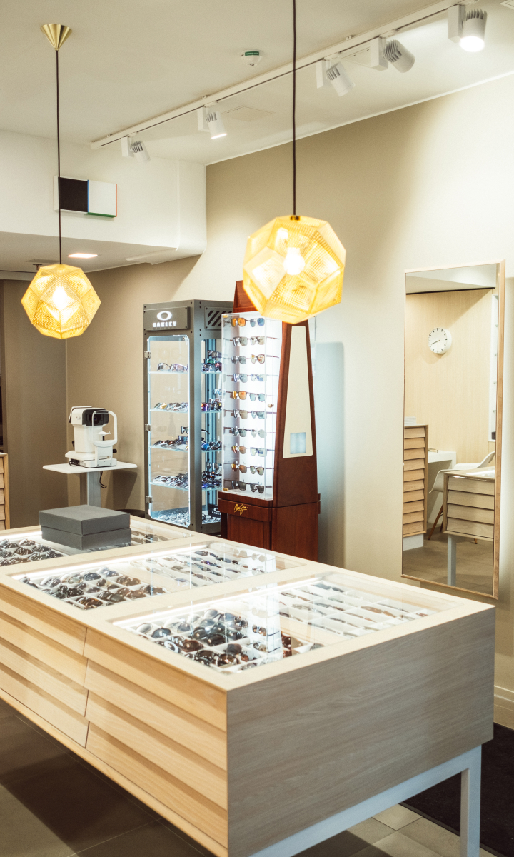 Optiholmin myymälä sisältä