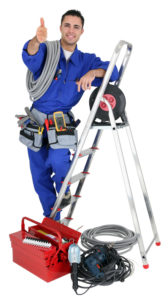 Sähköasentaja työssä