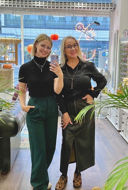 Tiina ja Essi — Sankarilli