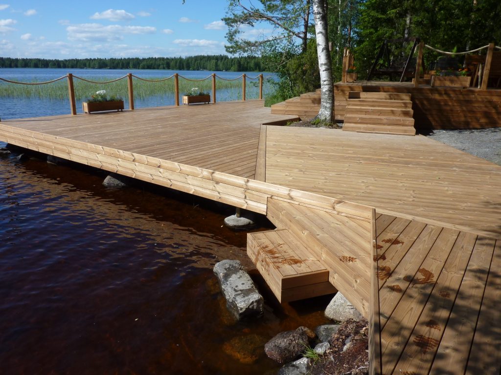 Terassi ja laituri — Seinäjoen Pienrakennus