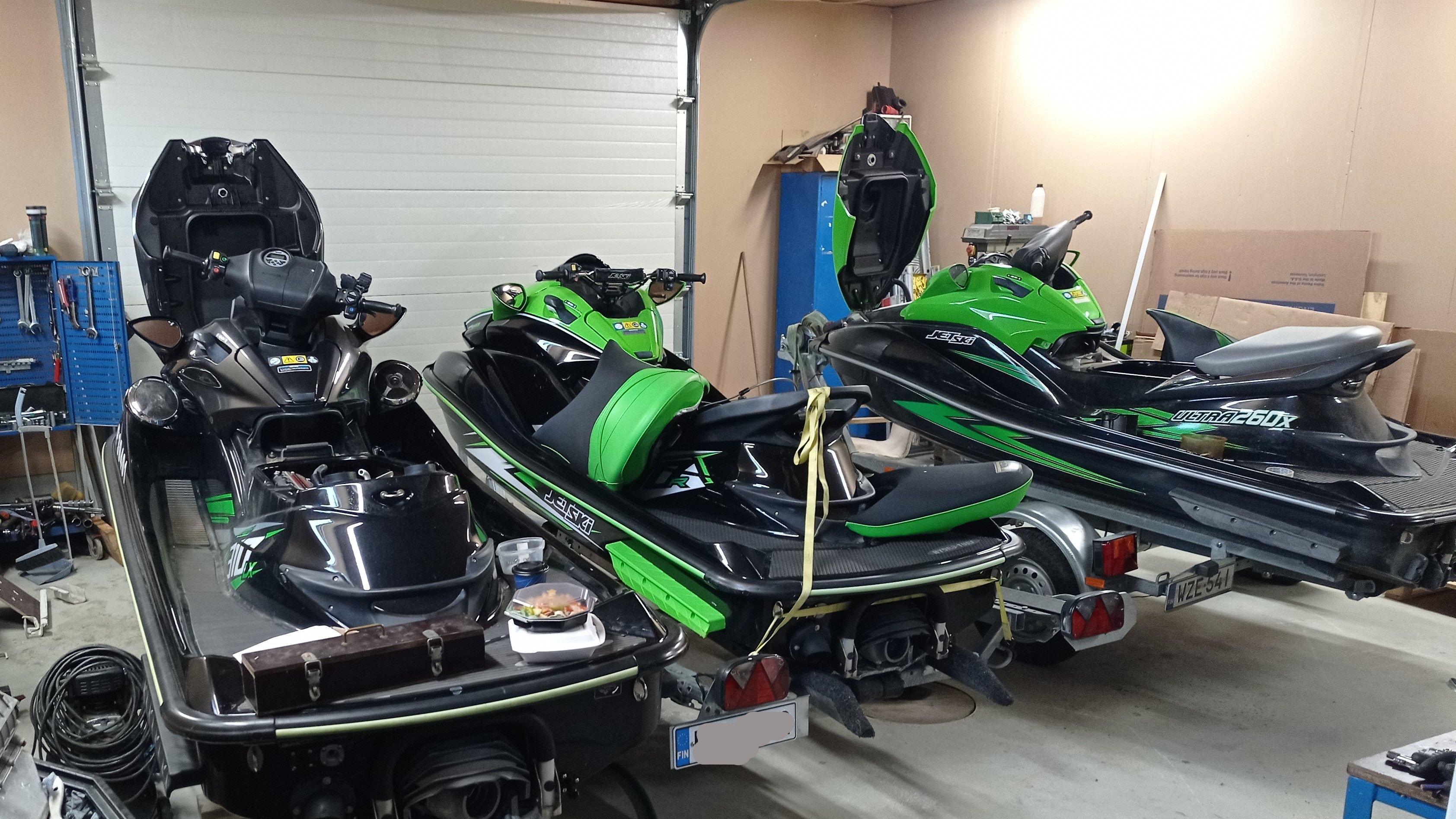 Vesijettien huolto — Kawasaki